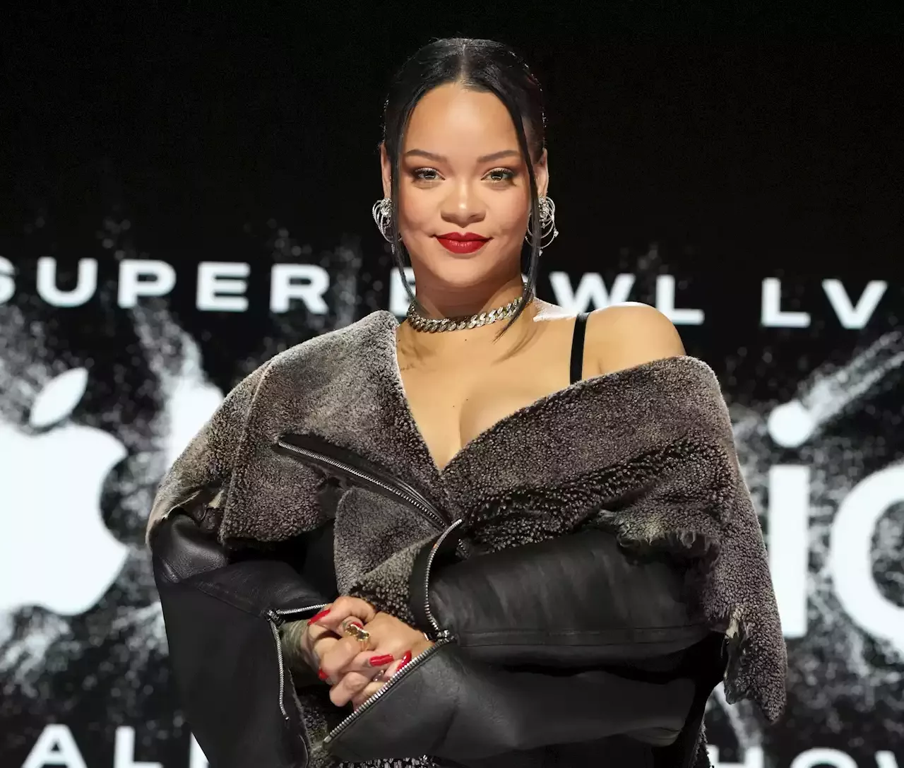 Rihanna promises a 'jam-packed' Super Bowl halftime show - WWAYTV3