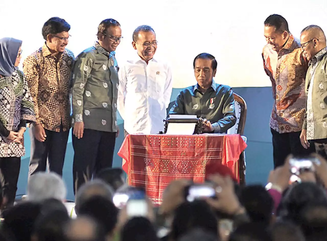 Jokowi Instruksikan Semua Lembaga Dukung Media Arus Utama