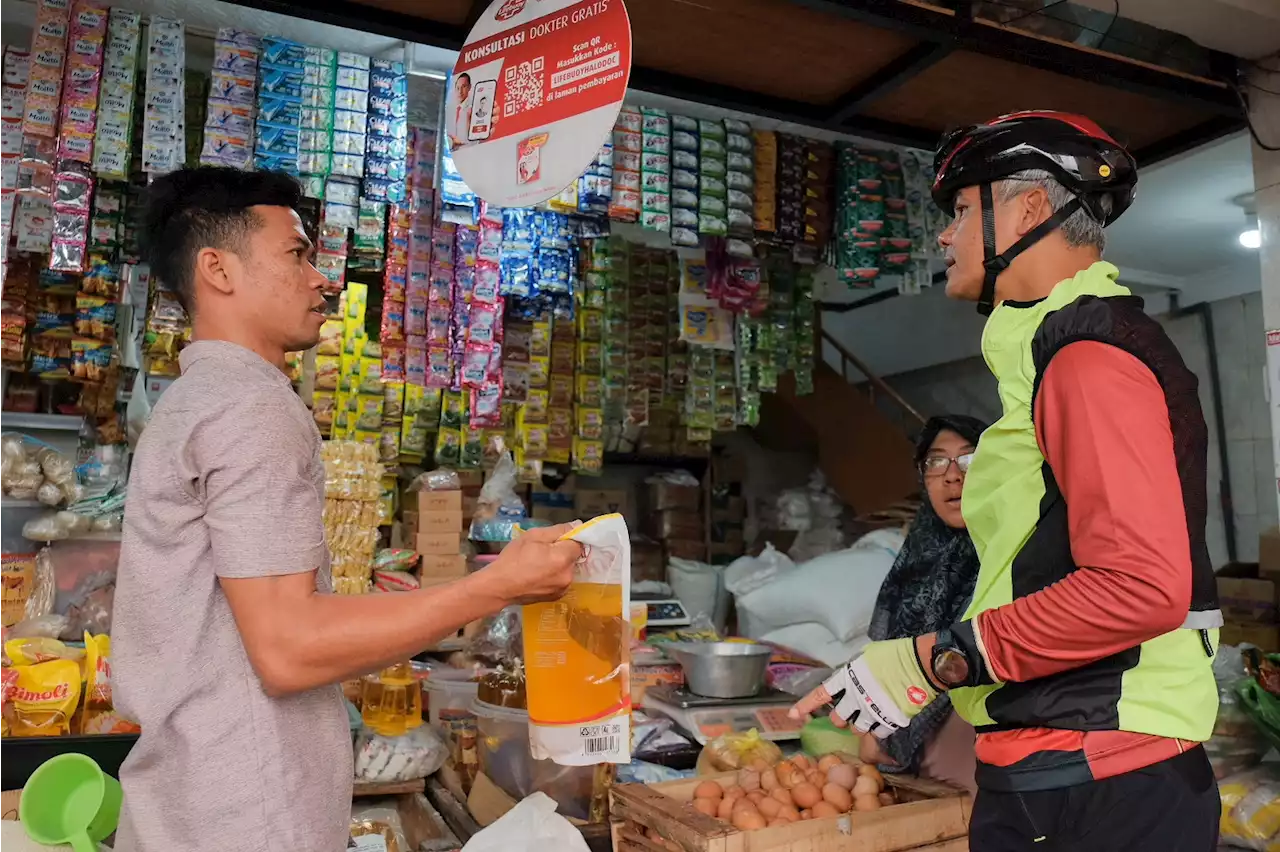 Ganjar Blusukan ke Pasar-pasar, Cek Harga Beras & Stok Minyak Goreng