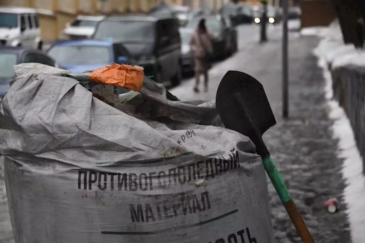 «Желтый» уровень опасности продлили в Москве до вечера 11 февраля из-за гололедицы