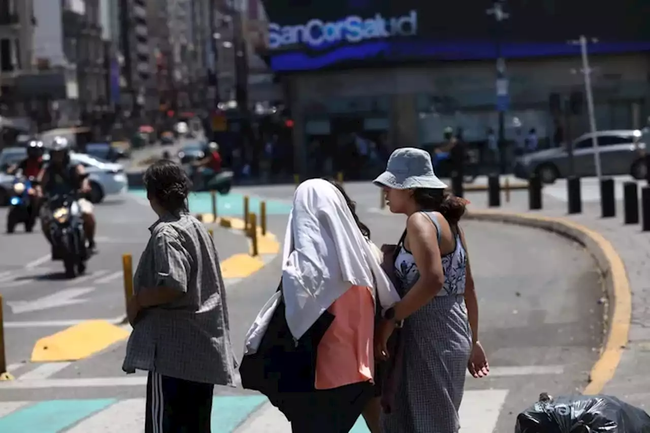 La ciudad de Buenos Aires y 15 provincias bajo alerta por calor extremo y tormentas