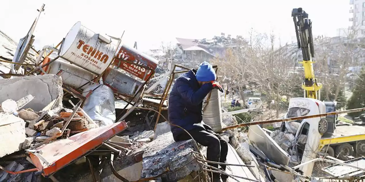 Van 21,051 muertos; logra la Sedena rescate en Turquía