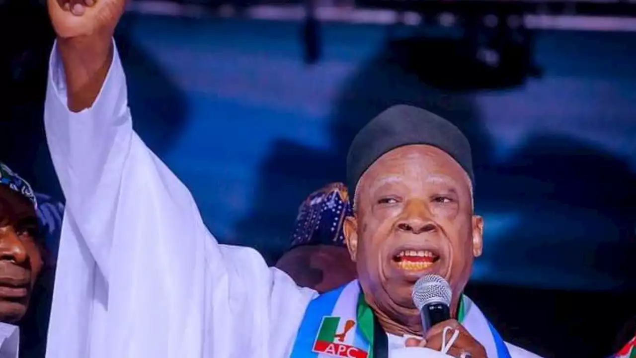 2 Ex-Commissioners, 127 Tambuwal’s Aides Defect To APC