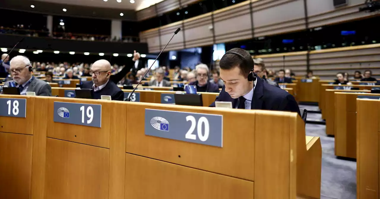 Au Parlement européen, Bardella applaudit Zelensky contre l’avis du RN