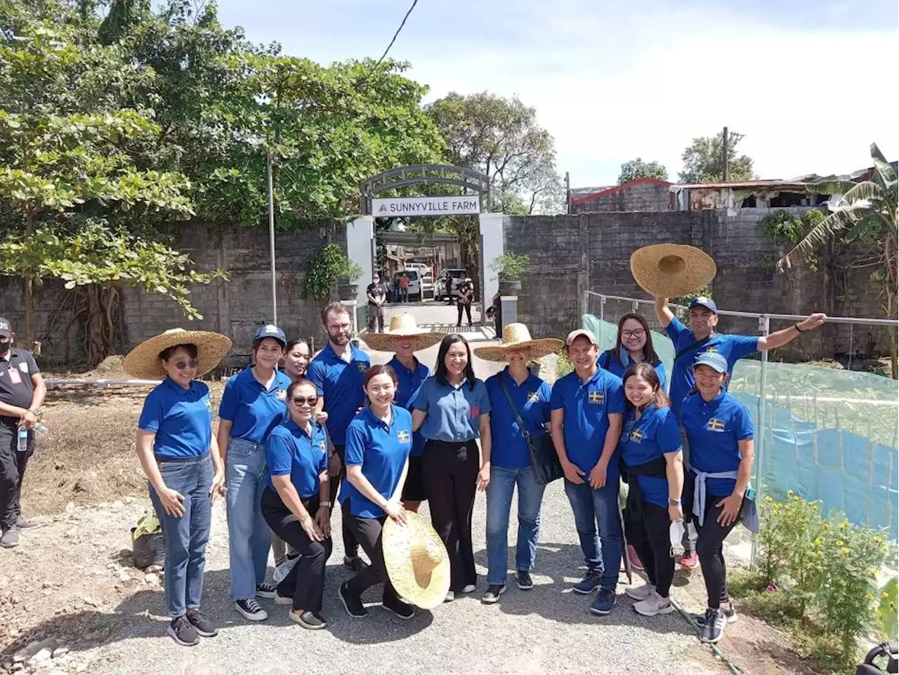 Swedish ambassador visits QC farm