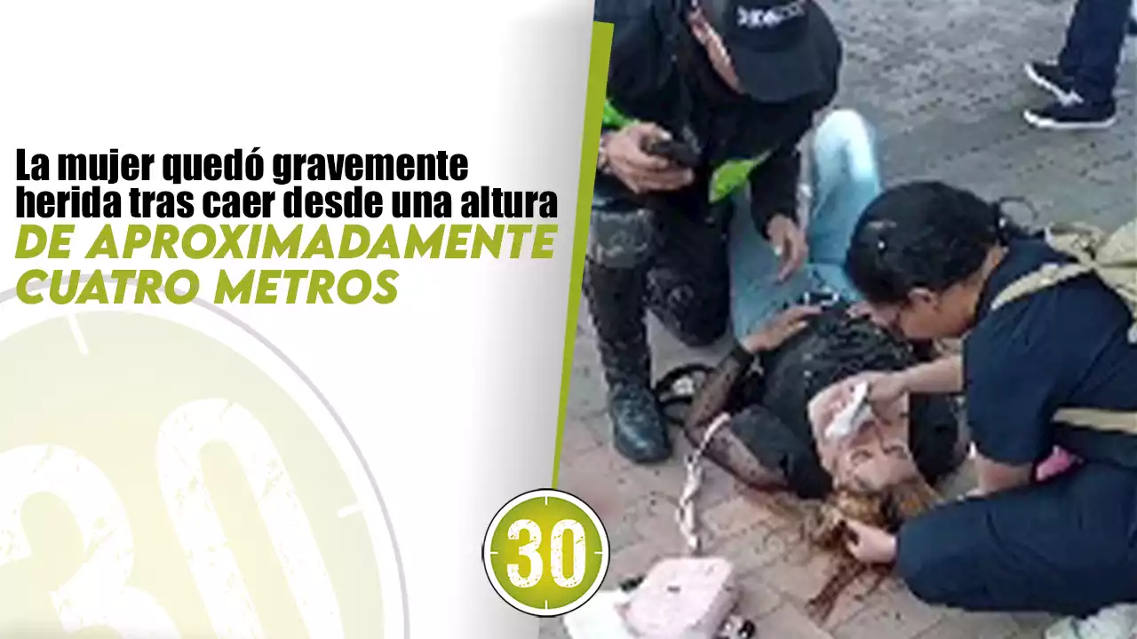 [VIDEO] Mujer cayó de un puente sin láminas en Bogotá, tiene fracturas graves