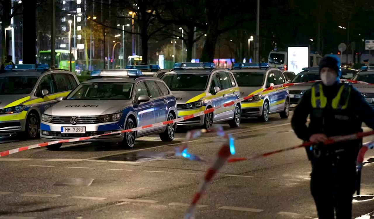 Schüsse auf Auto – Großeinsatz mitten in Hamburg