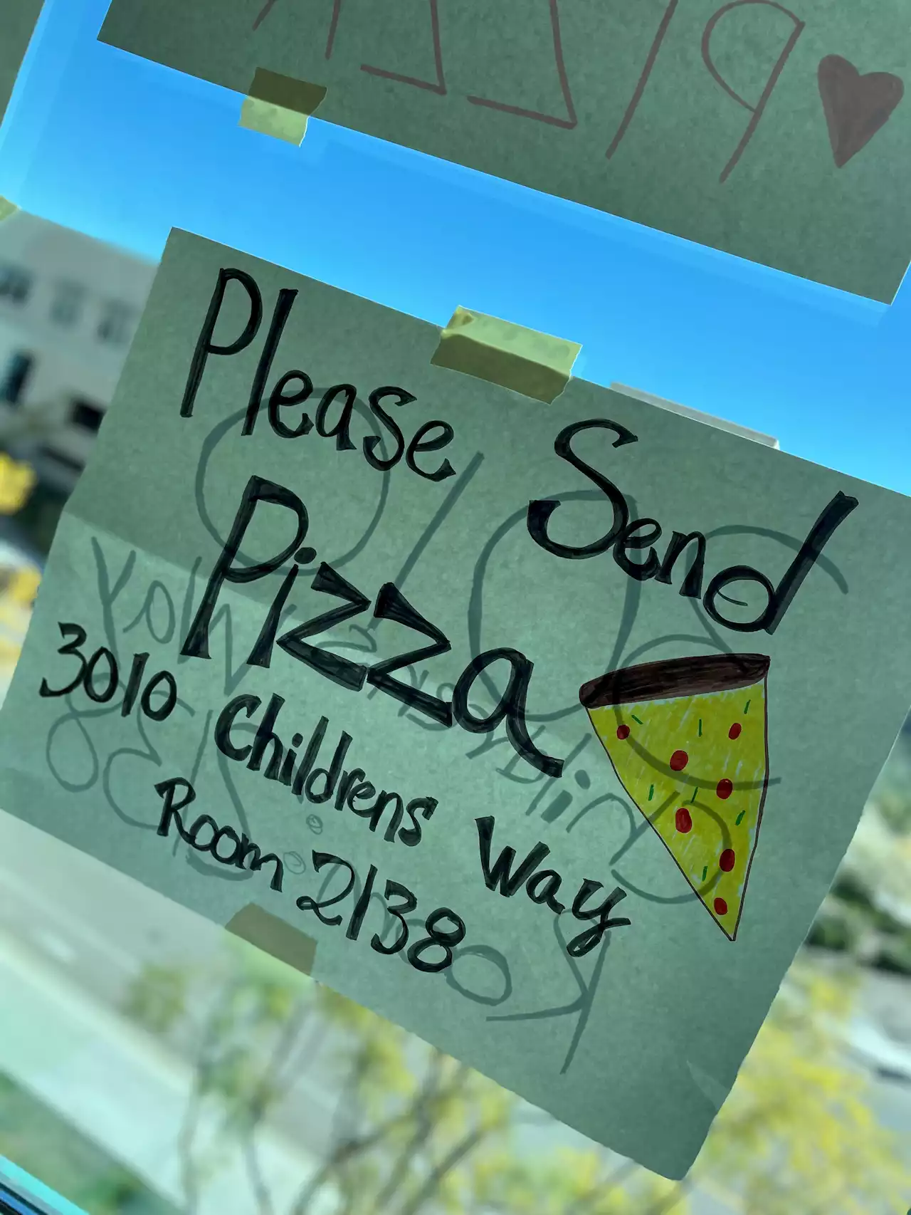 ‘Please Send Pizza': Strangers Respond to 13-Year-Old Cancer Patient's Window Sign at Children's Hospital in San Diego