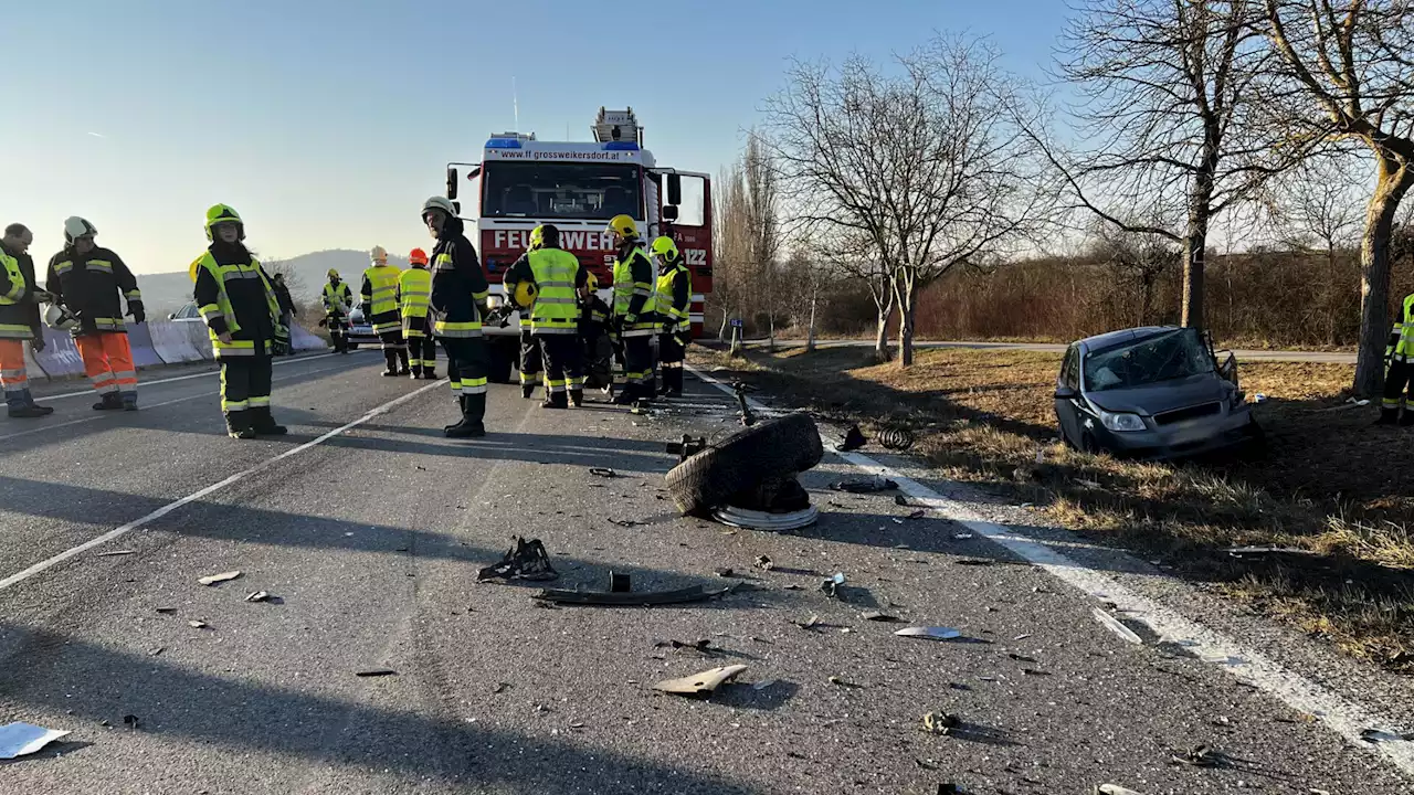 Vier Verletzte bei Kollision von zwei Fahrzeugen in Großweikersdorf