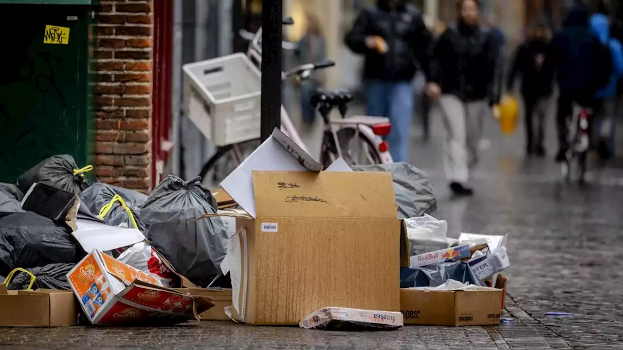 Vuilnisophalers en boa's leggen werk neer in Groningen