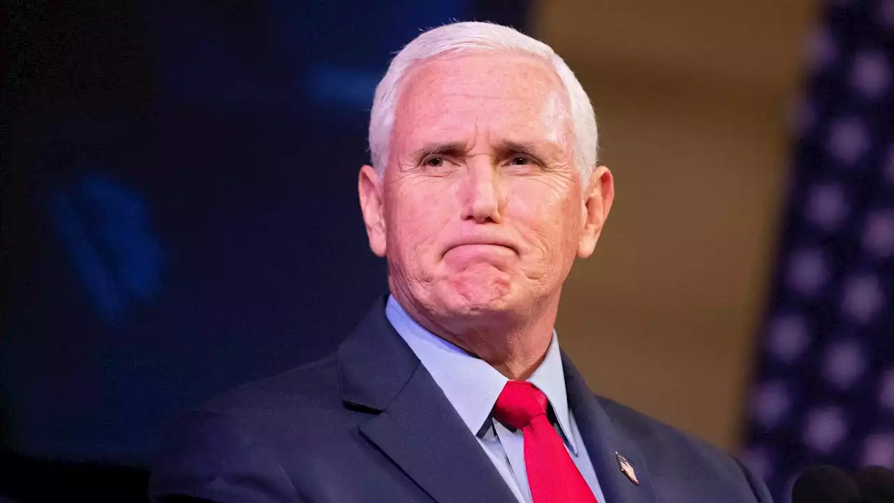 El FBI busca documentos clasificados en la casa de Mike Pence