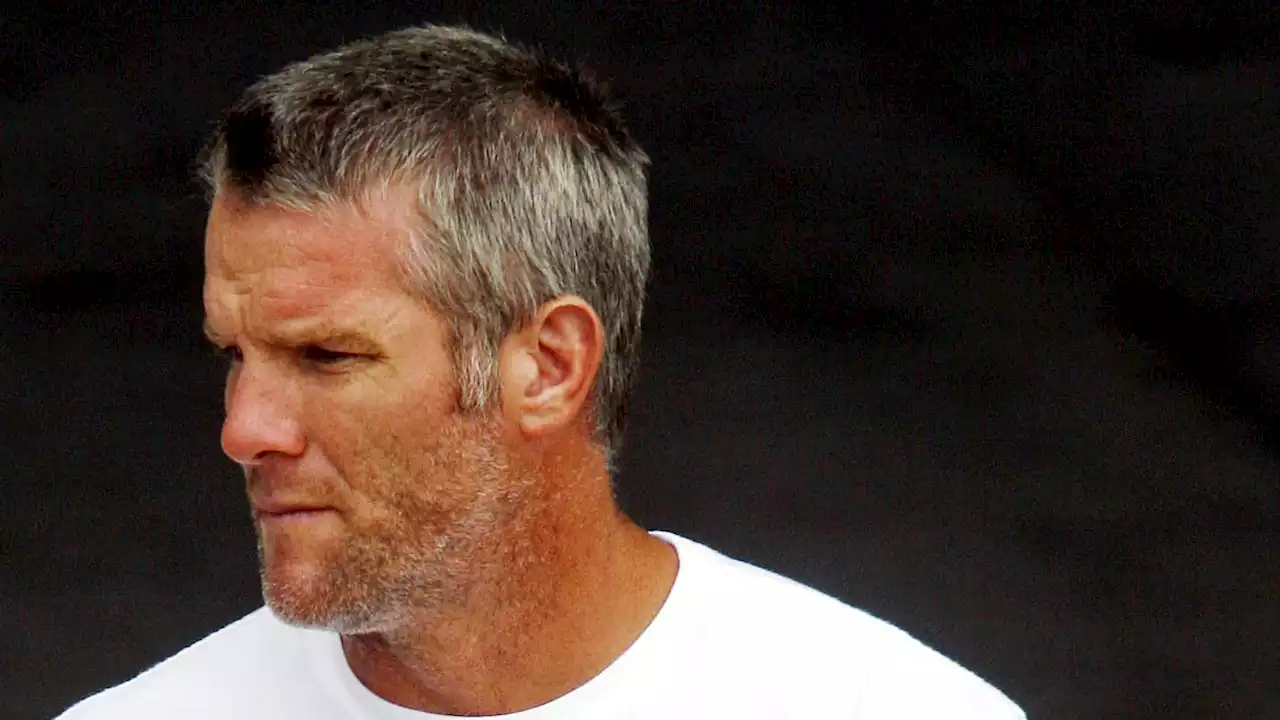 Brett Favre Sues State Auditor, Sportscasters for Defamation