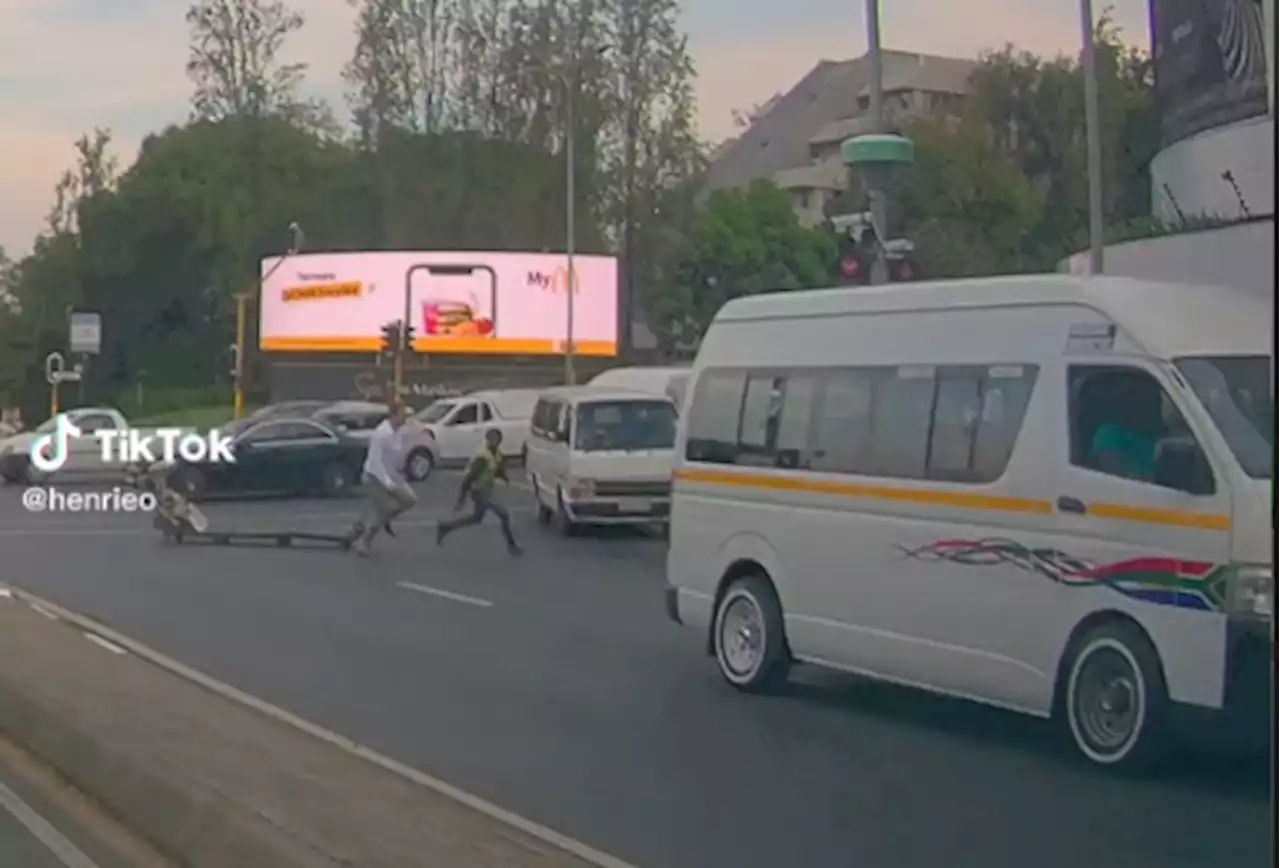 EISH WENA: White man in Johannesburg chases street Vendor [viral video]