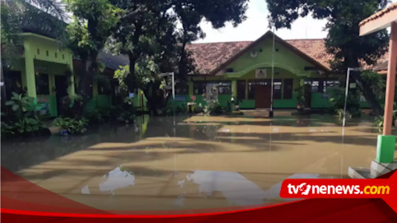 Banjir Genangi SDN I Pesisir Probolinggo, Aktivitas Belajar Siswa Dihentikan