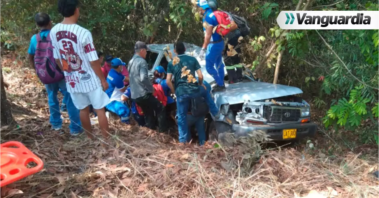 Video: Mujer murió y su esposo quedó atrapado dentro de un vehículo tras accidente en Barrancabermeja