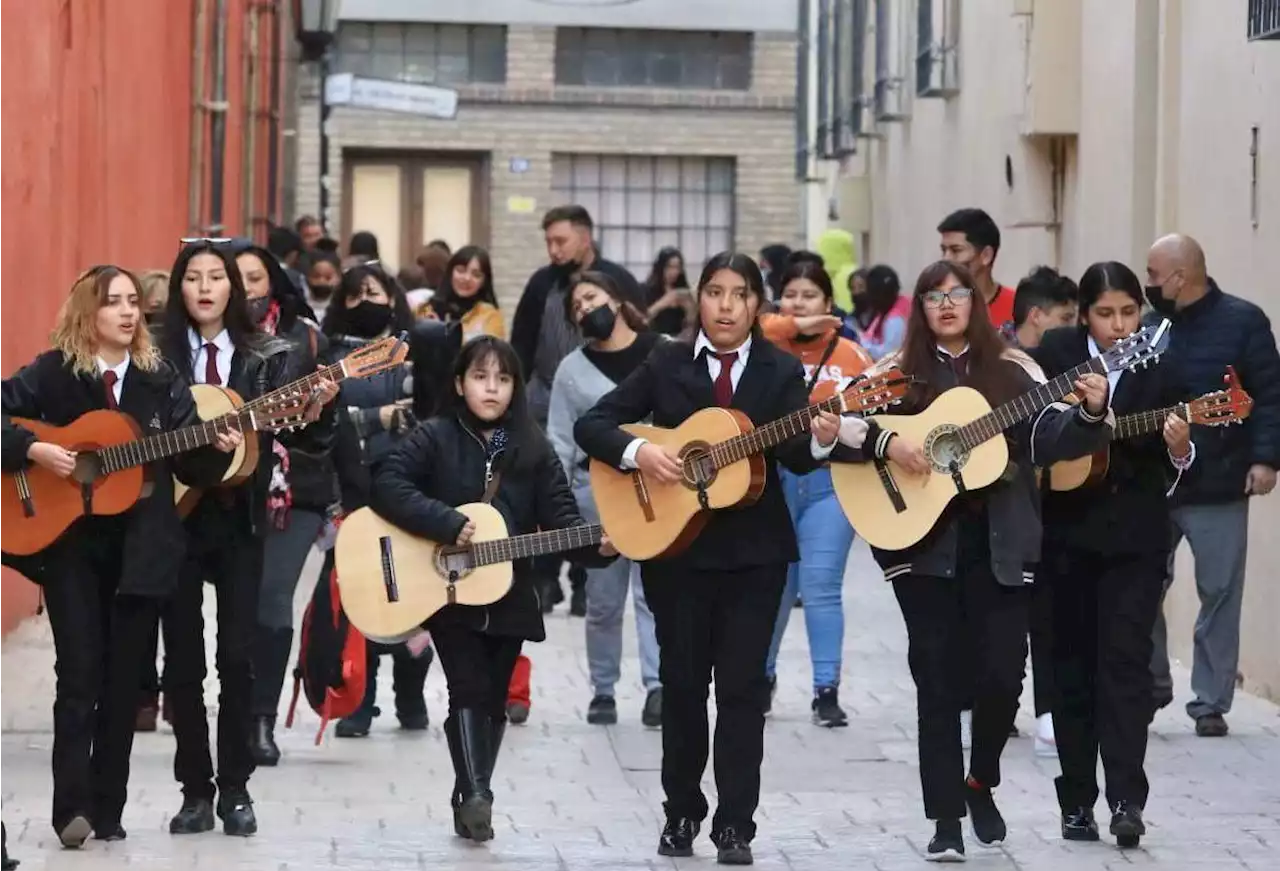 Invitan a callejoneada de rondallas en Saltillo