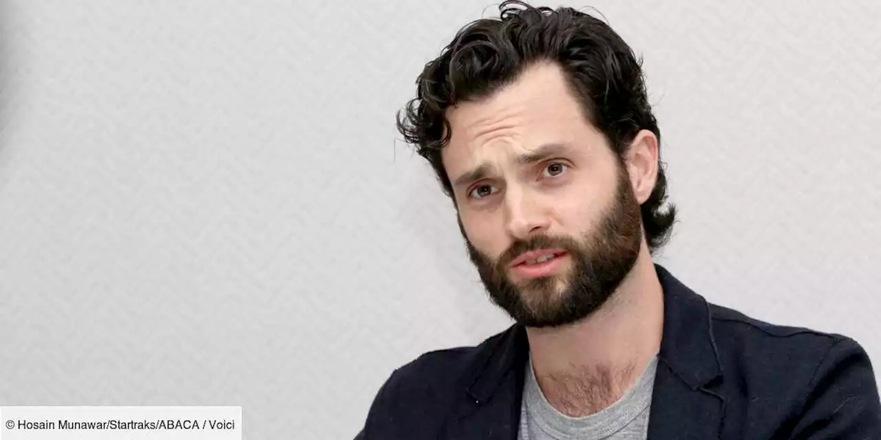 Penn Badgley (You) : pourquoi il ne veut plus tourner de scènes intimes dans la série - Voici