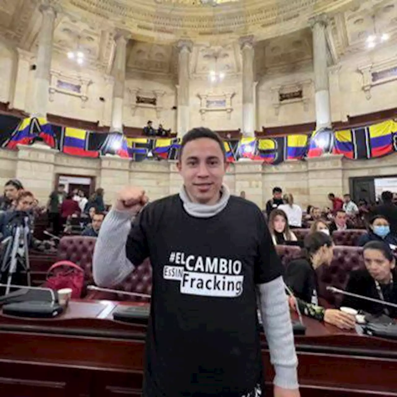 Representante Cristian Avendaño sigue en el Congreso a pesar de demanda