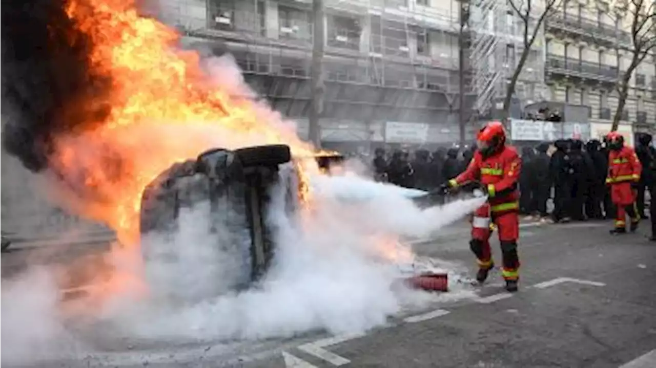 Los gremios amenazan con 'paralizar' Francia por la reforma jubilatoria