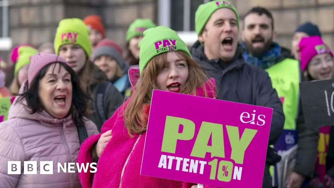 New pay offer expected in Scottish teacher strikes