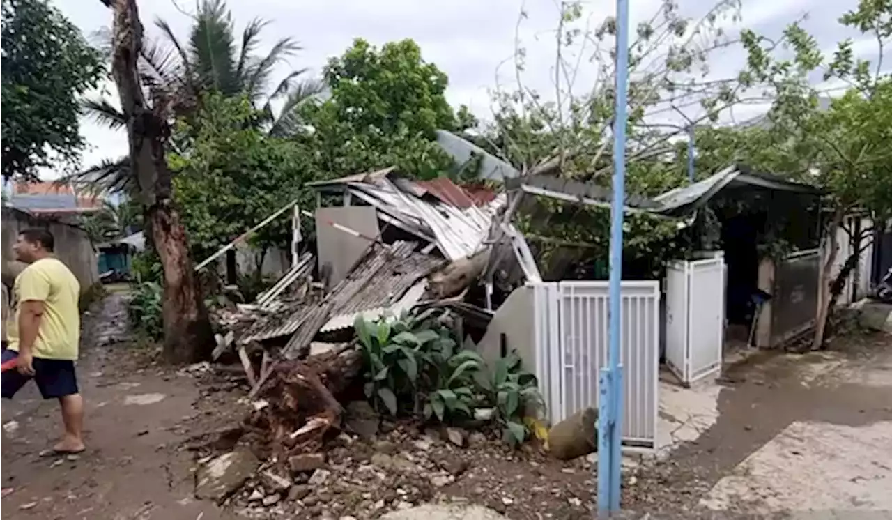 Angin Kencang Terjang Bekasi, Puluhan Rumah Rusak