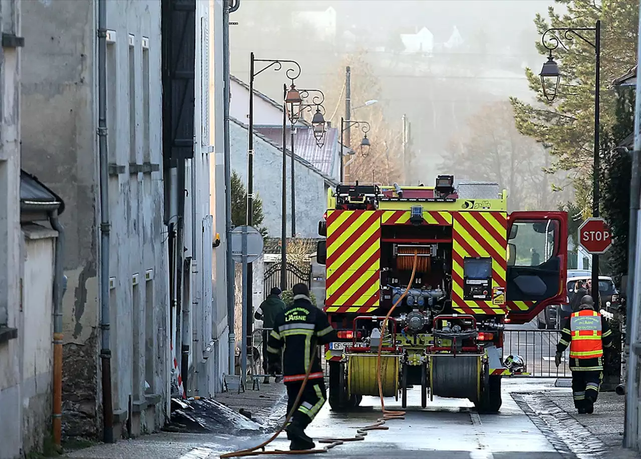 Incendie mortel dans l'Aisne : près de 1.500 personnes à la marche blanche organisée en hommage aux victimes