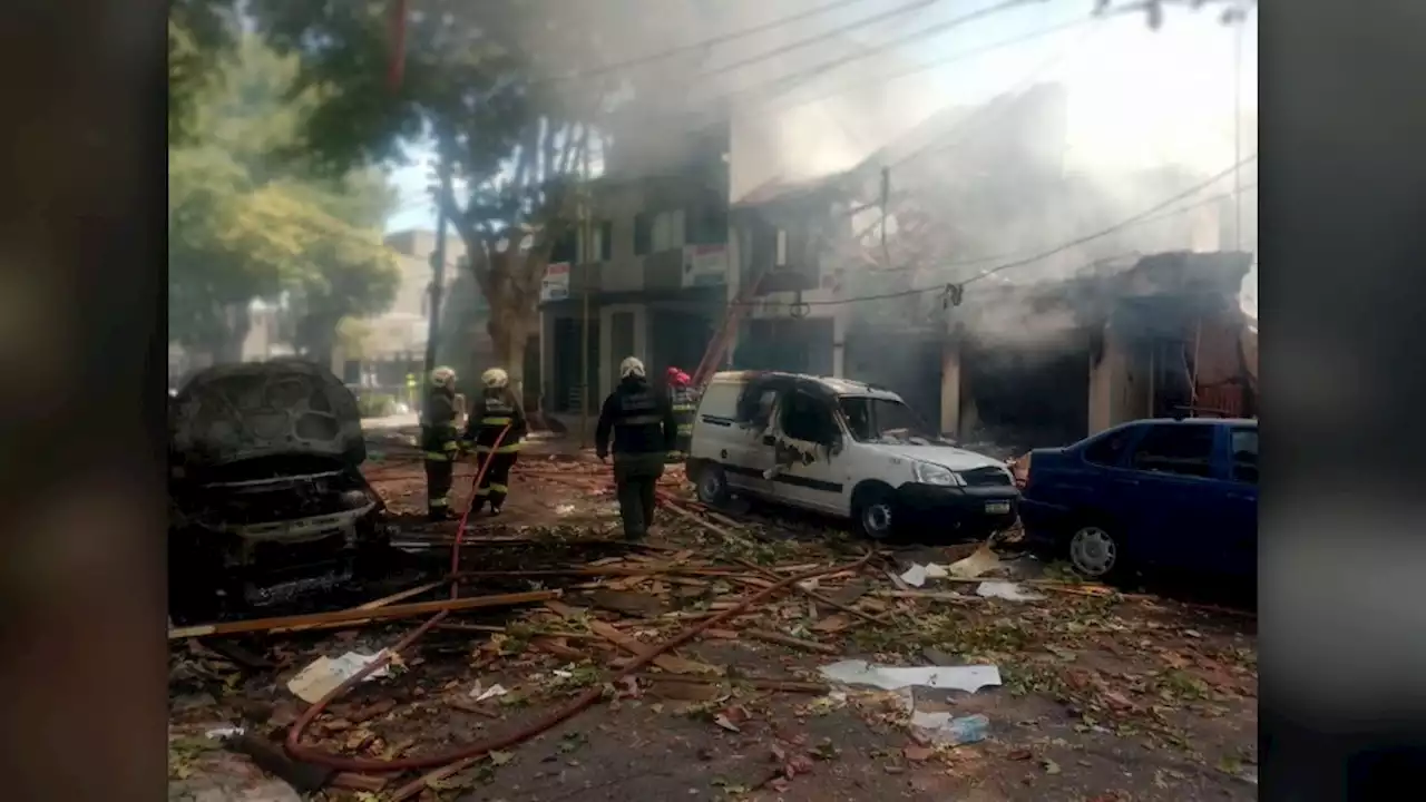 Un muerto y un herido tras derrumbe y explosión en el barrio de Villa Devoto en Buenos Aires