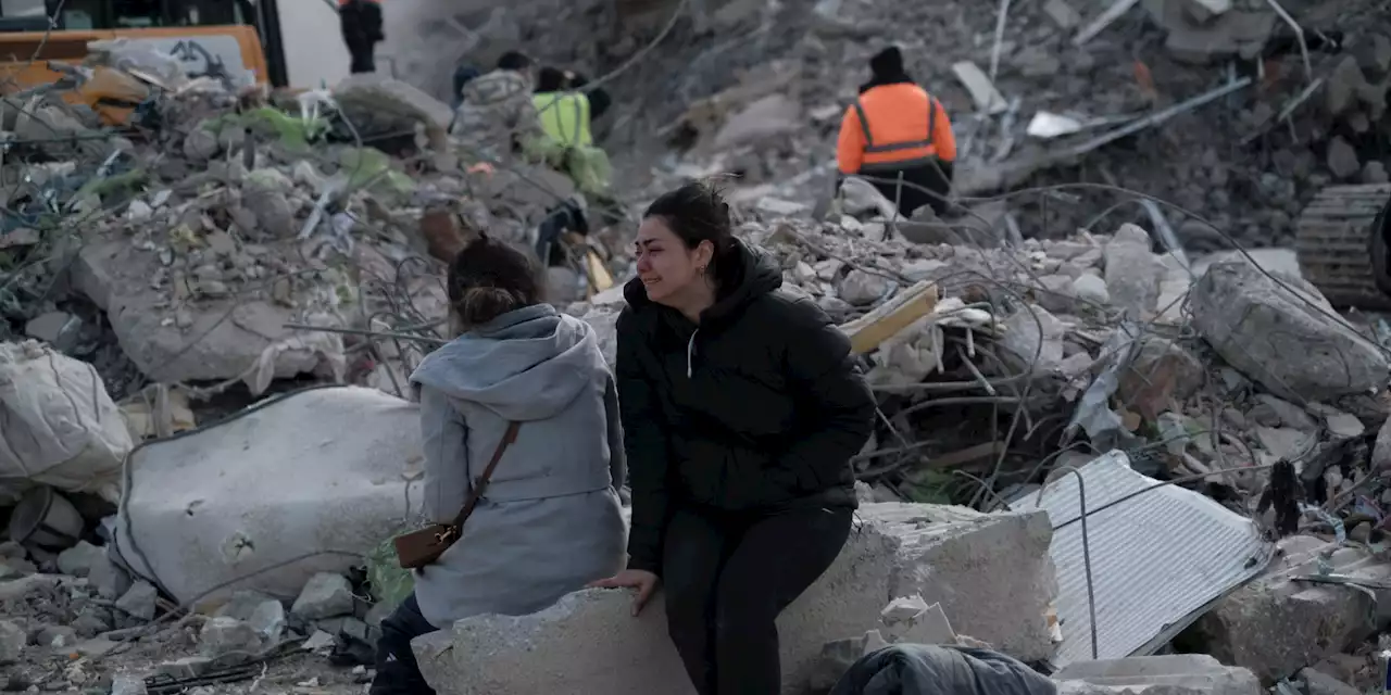 Malgré des tensions récurrentes, la Grèce se mobilise pour aider la Turquie après le séisme