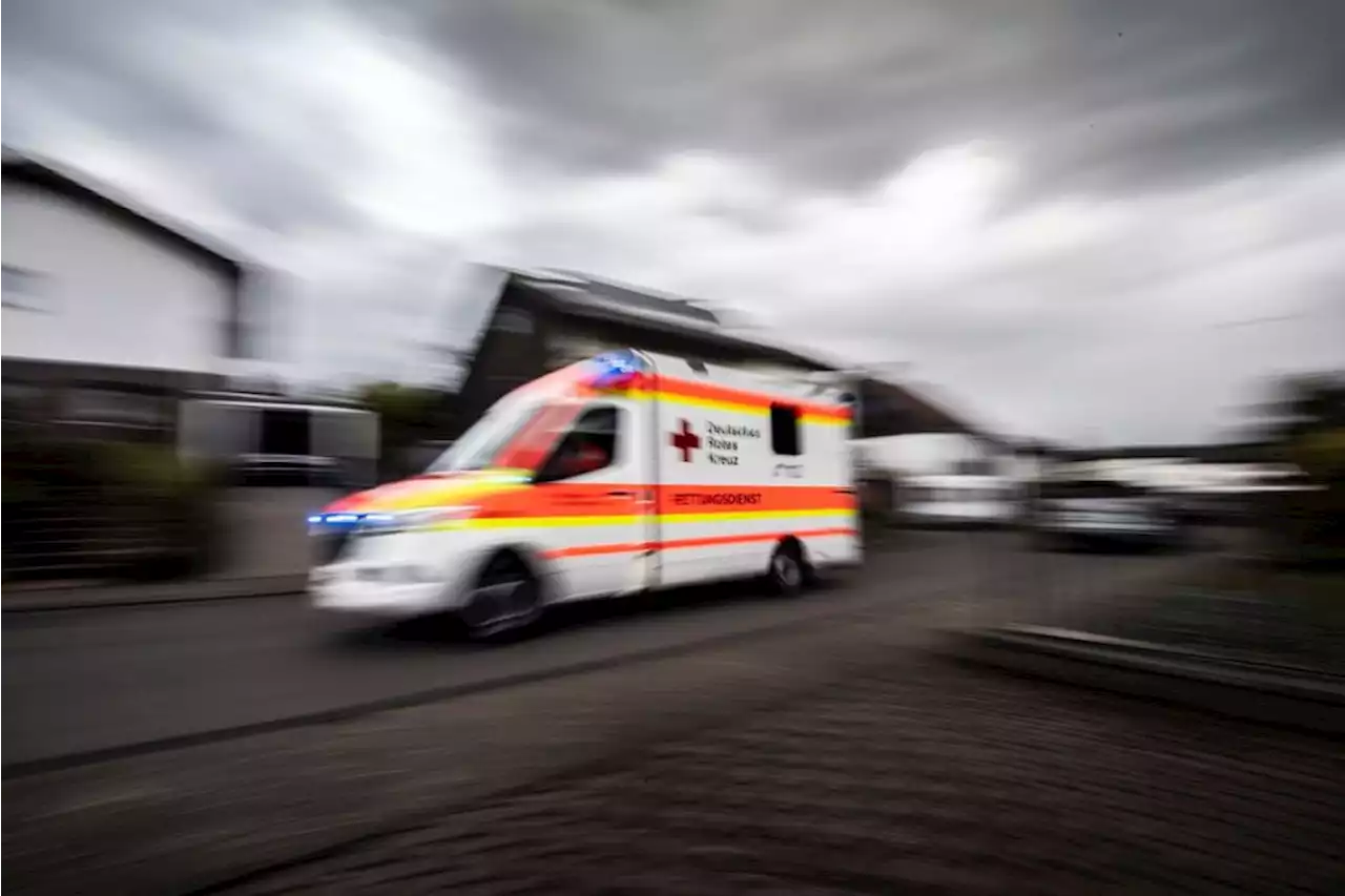 Unfall bei Wilting: Mann landet im Straßengraben - B20 zwei Stunden gesperrt - idowa