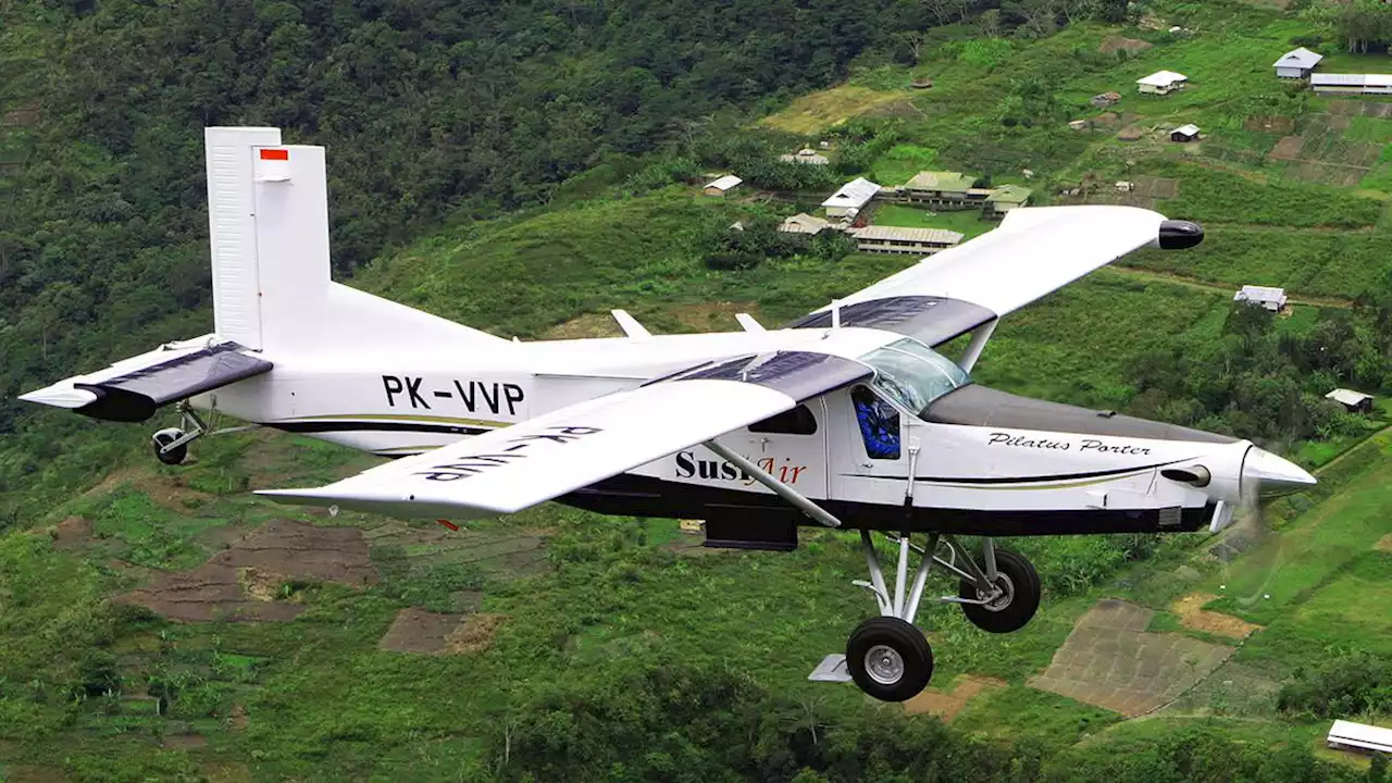 Foto Pilot Susi Air Gabung dengan KKB Papua Hoaks, TNI: Masih Dicari