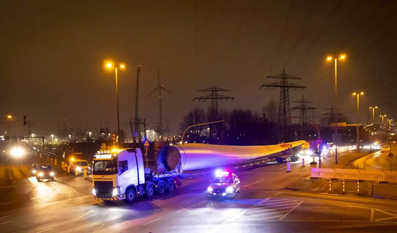 Neues Windrad: Hier rollt ein Schwertransport durch Hamburg