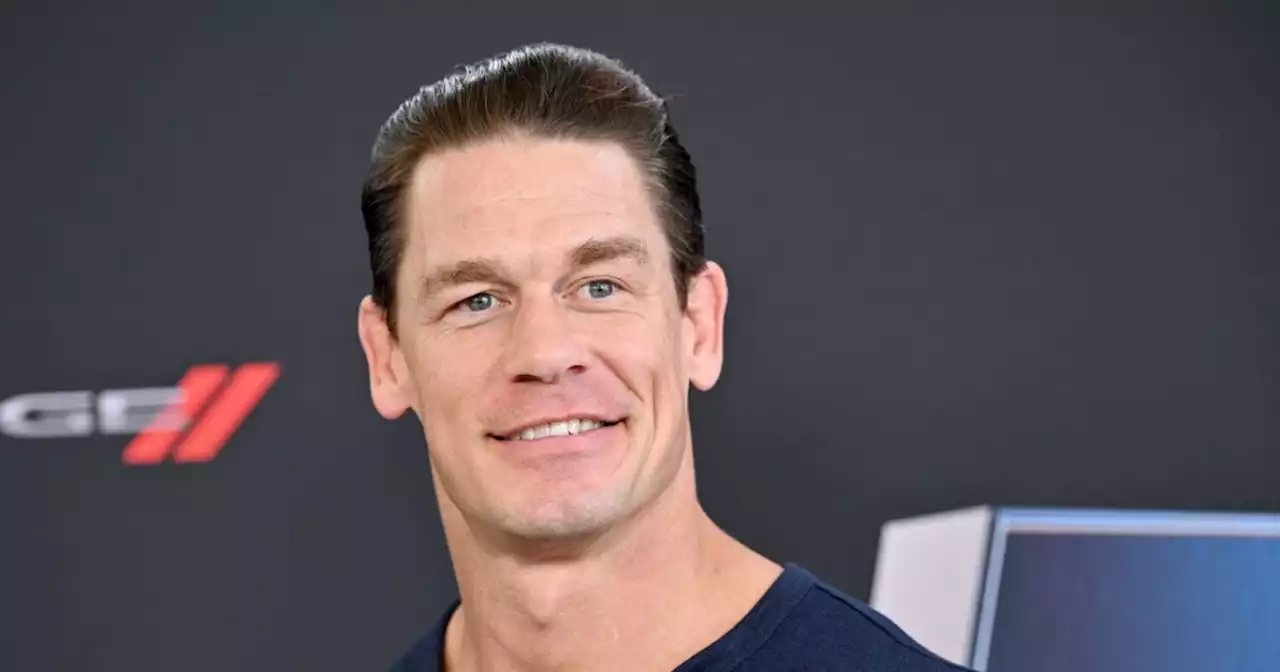 El fortachón John Cena fue captado con falda corta y tacones: ¿por qué llevaba ese atuendo?