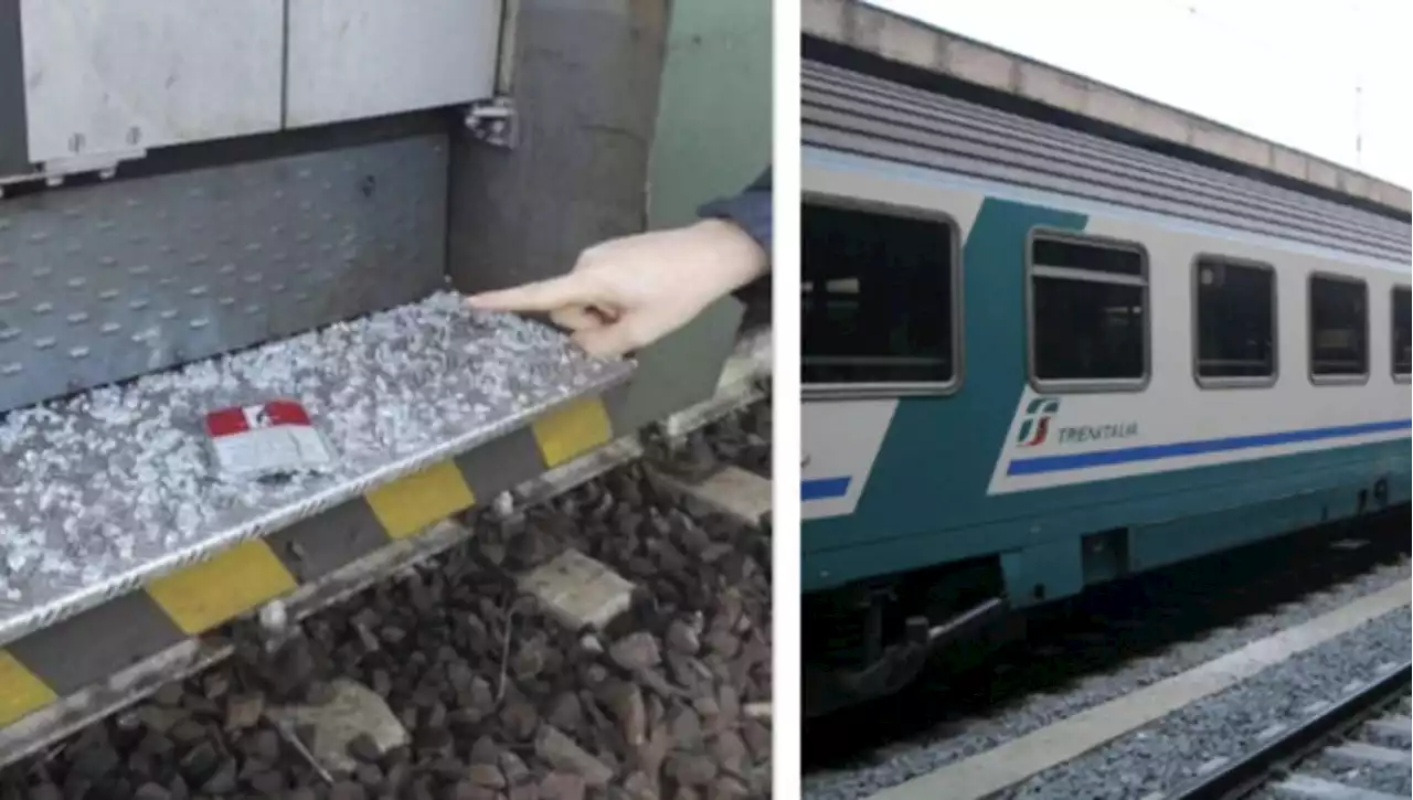 Lodi, il treno si ferma mezz'ora per un guasto: cinque adolescenti spaccano finestrini e porte con il martello di emergenza