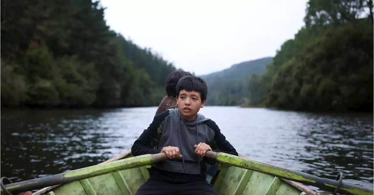 A boy and his boat help Chile firefighters combat blazes