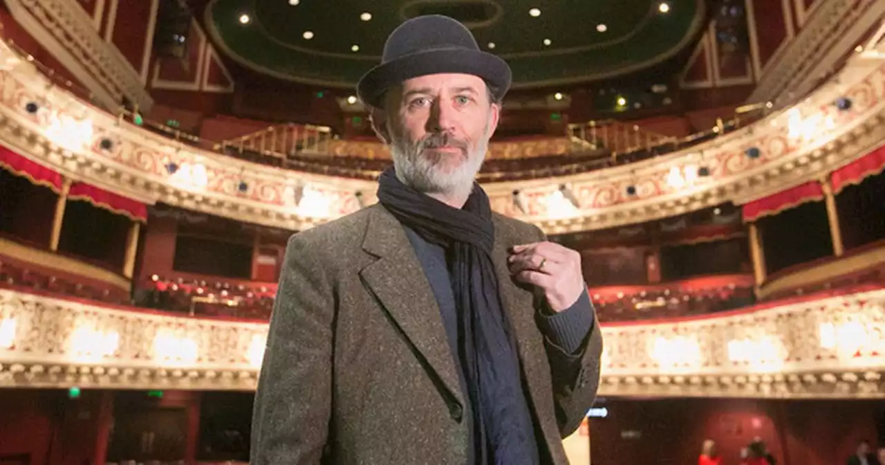 Tommy Tiernan bans phones from gigs as people required to lock them up