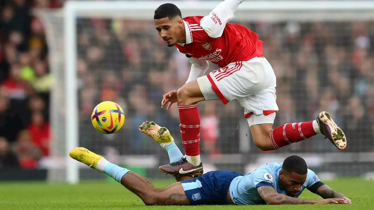 Premier League: Tabellenführer Arsenal lässt gegen Brentford Punkte liegen, Chelsea spielt 1:1 bei West Ham United