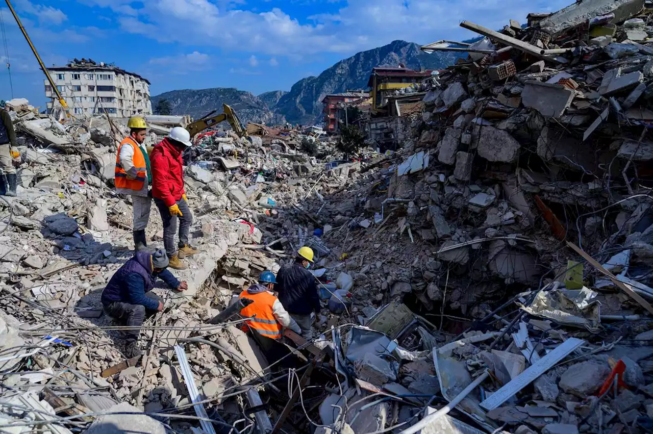 Séisme en Turquie : le douloureux choix de partir ou rester dans les ruines