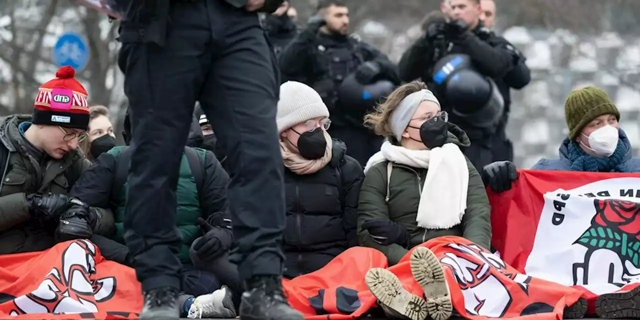 Jahrestag des Bombenangriffs auf Dresden: Gebremster Naziaufmarsch