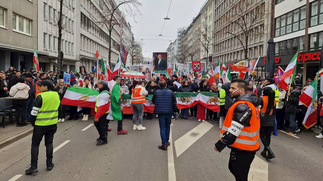 Tausende Teilnehmer bei Iran-Demo in Düsseldorf