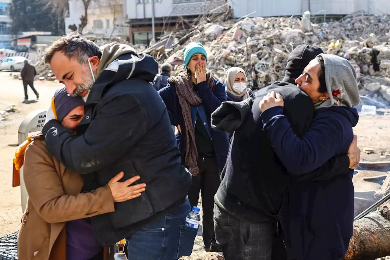 Más de 25.000 muertos tras devastadores terremotos en Turquía y Siria