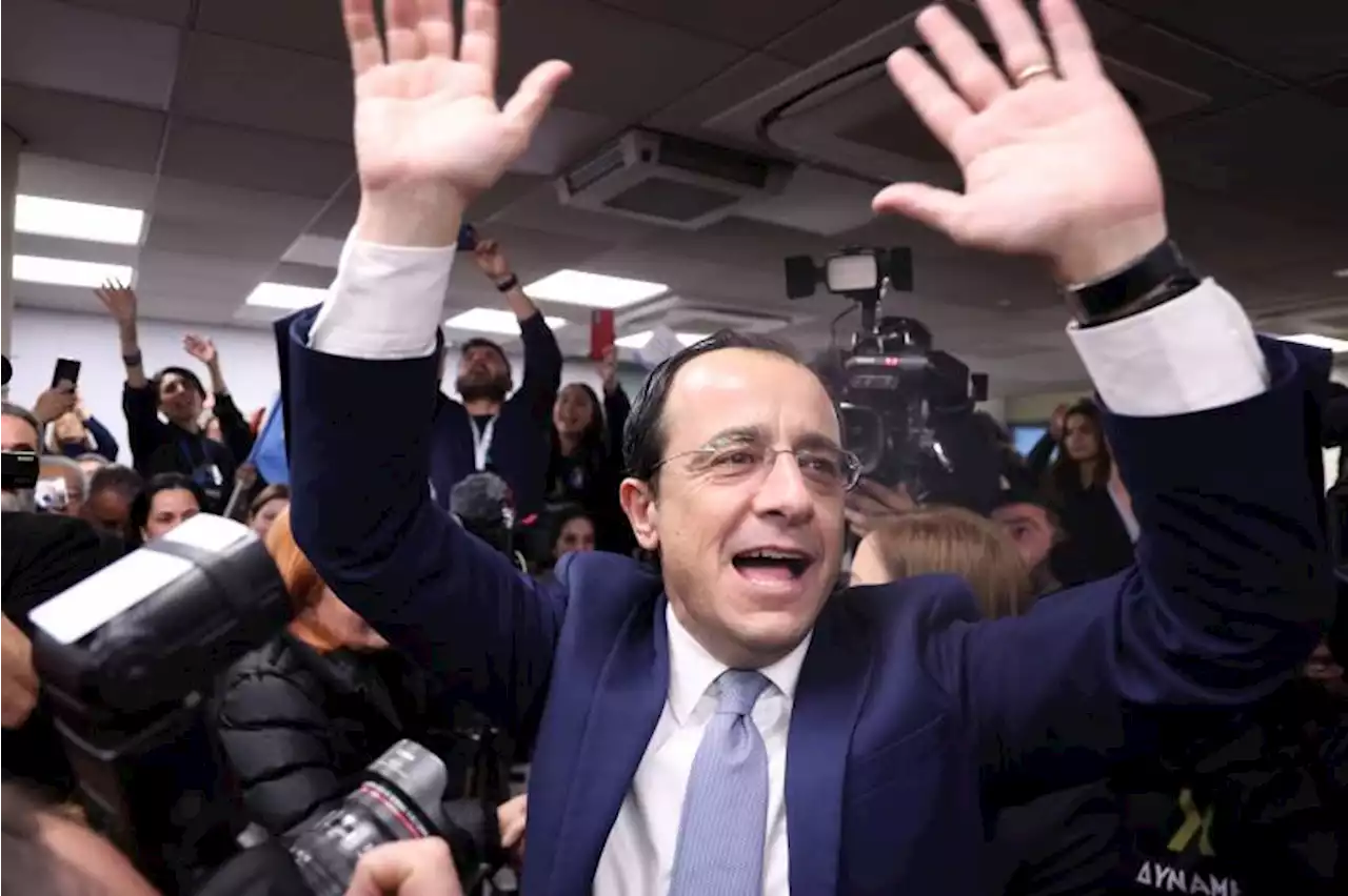 Cyprus rivals woo swing voters in presidential run-off