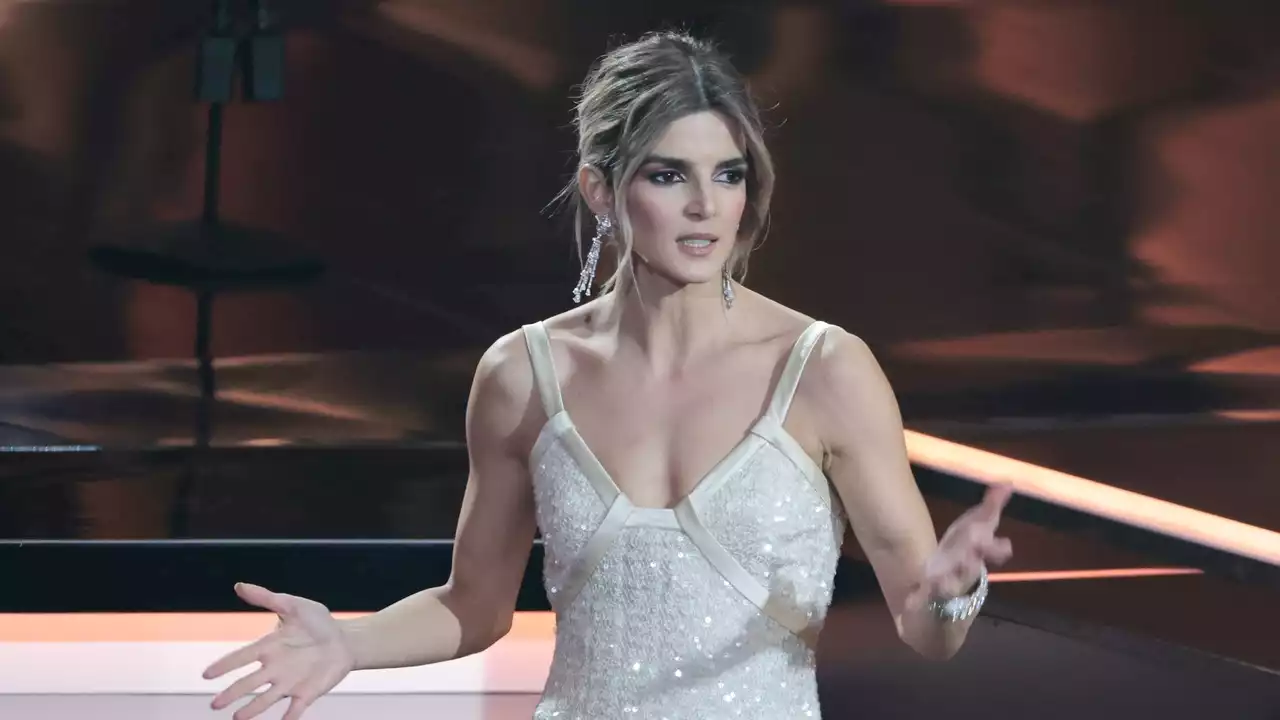 Clara Lago, protagonista inesperada del momento más surrealista de la gala de los Goya