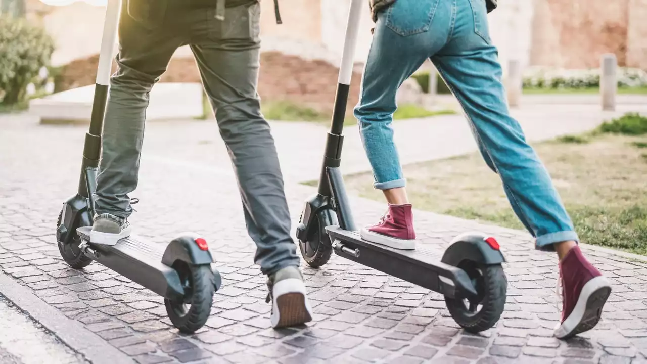 Un patinete eléctrico provoca un incendio en un piso de Vitoria