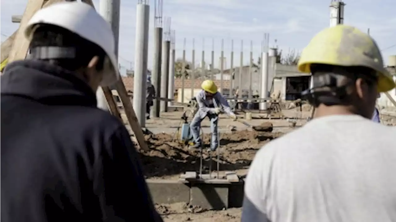 La construcción alcanzó un récord histórico de empleo y la industria crece hace 29 meses