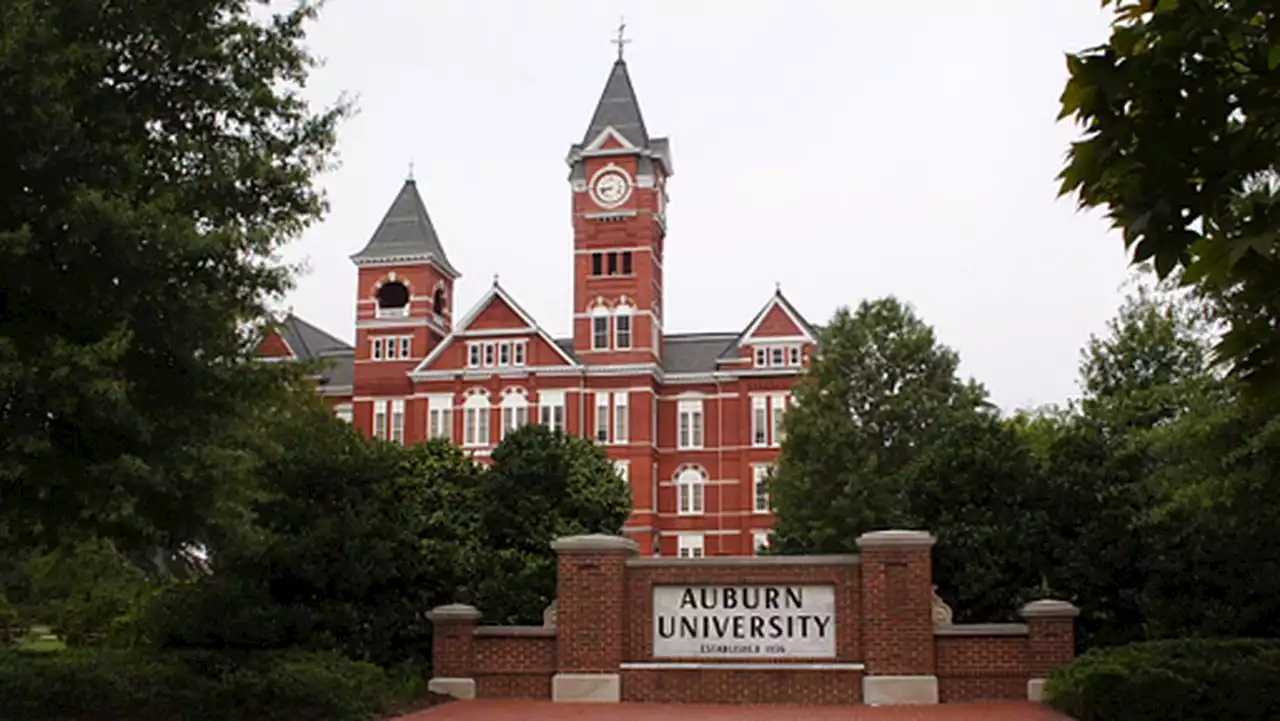 Auburn University flight school director receives prestigious award from FAA