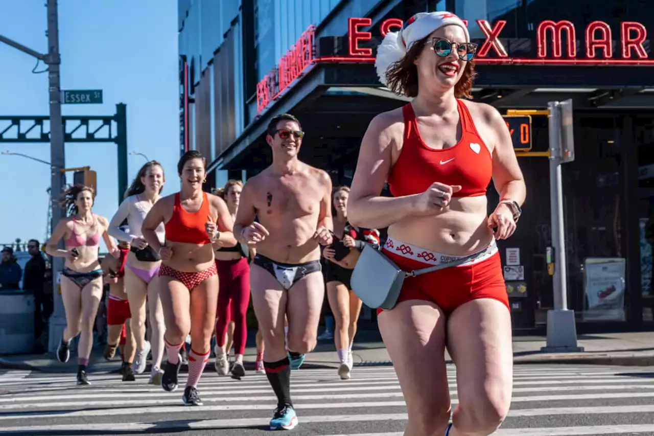 Runners strip down for charity during Cupid’s Undie Run | amNewYork