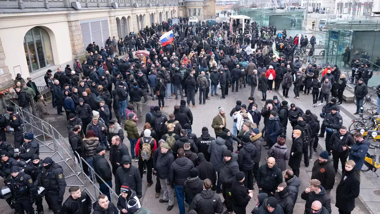 Dresden: Lauter Protest gegen Neonazi-Aufzug - fast 2000 Polizisten im Einsatz