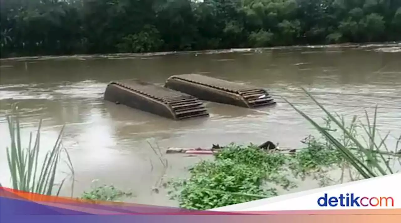 Ekskavator Ditemukan Hanyut di Bengawan Solo di Blora, Punya Siapa?