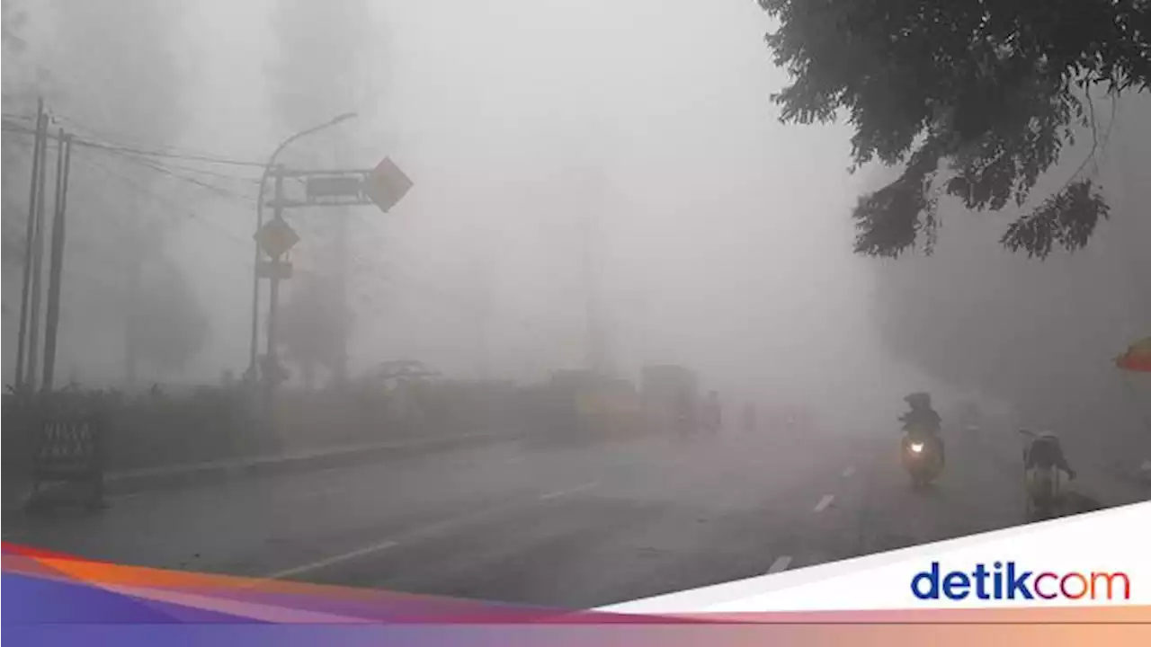 Lalin Puncak Bogor Macet dan Berkabut, Pengendara Diminta Waspada