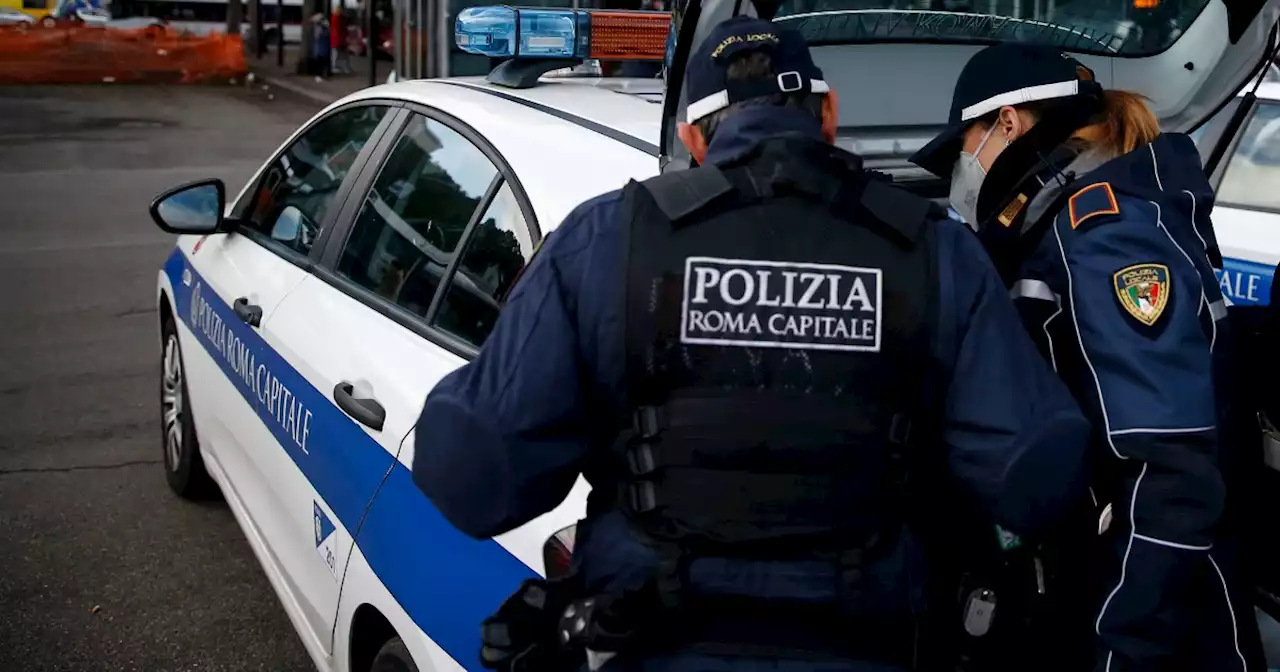 Sparatoria a Morena, gambizzati un 27enne e un 21enne